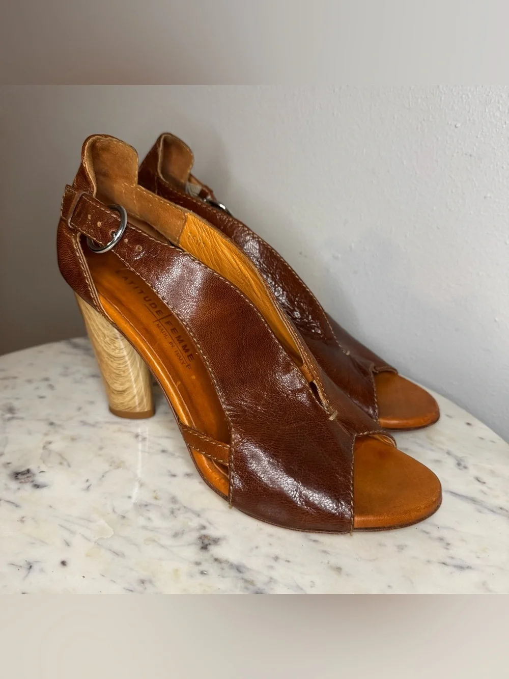 Latitude Femme Sandals Size 39/ US 8.5 Made in Italy Leather heels shoes